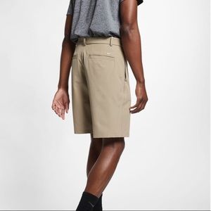 NIKE Golf Khaki Shorts Size M 32
